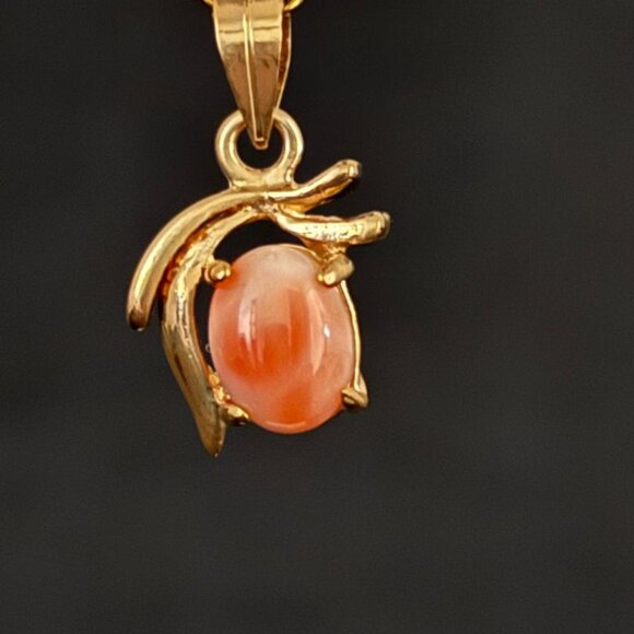 Vintage Coral Pendant Necklace, Dolphin Ore 18K Gold Electroplate - Picture 4 of 5